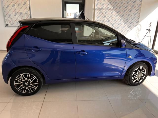 Toyota Aygo 1.0 VVT-i 72 CV 5 porte x-trend - Foto 2