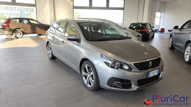 Peugeot 308 1.2 130cv SW Navi CarPlay/AndroidAuto Cruise - Foto 2