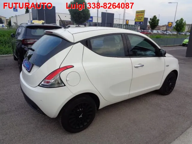 Lancia Ypsilon 1.0 FireFly 5 porte S&S Hybrid Ecochic Silver - Foto 4