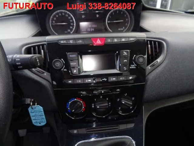 Lancia Ypsilon 1.0 FireFly 5 porte S&S Hybrid Ecochic Silver - Foto 9