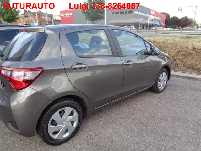 Toyota Yaris 1.5 5 porte Active - Foto 6