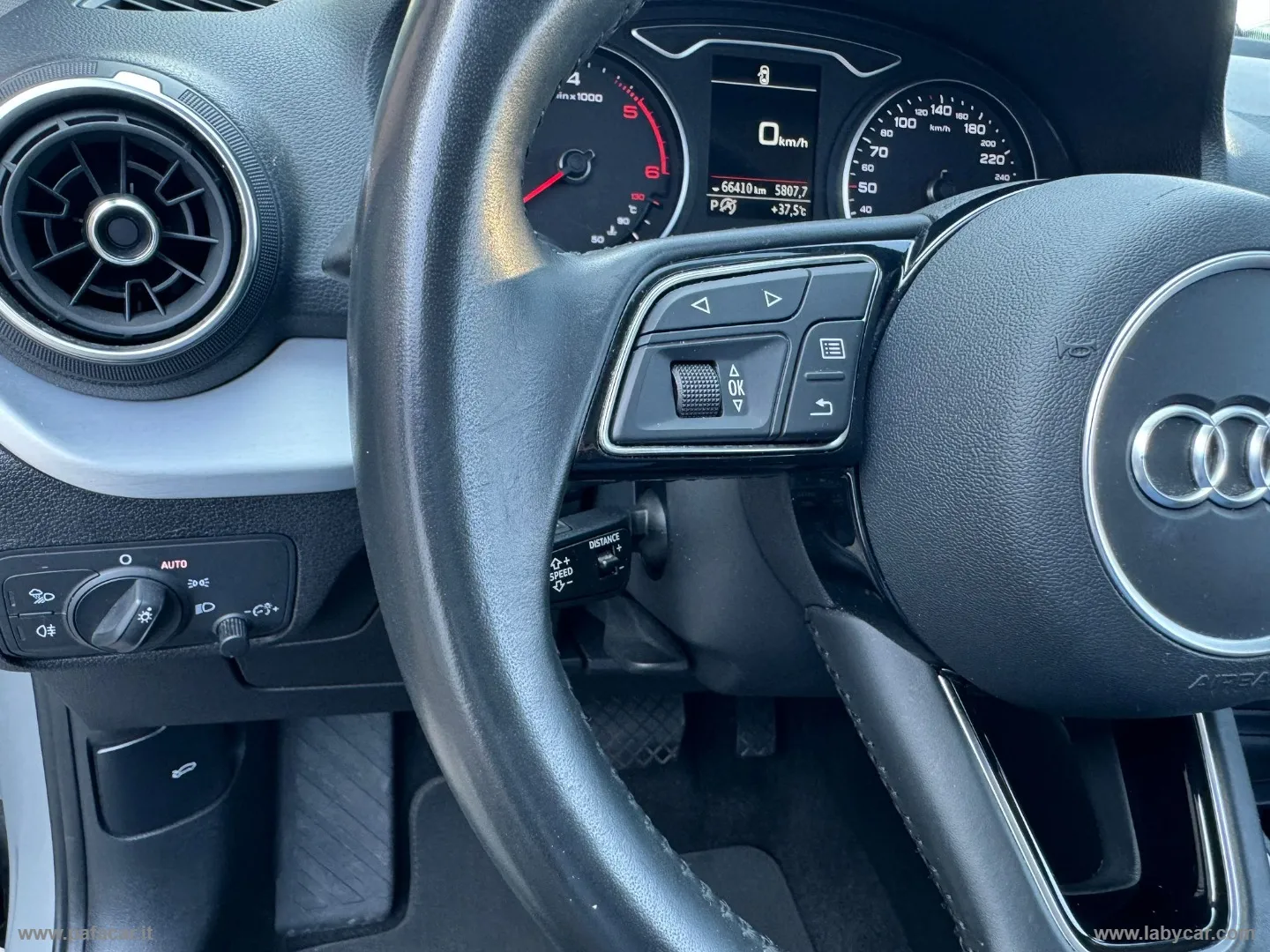 Audi Q2 Q2 30 TDI S tronic Identity Black - Foto 18