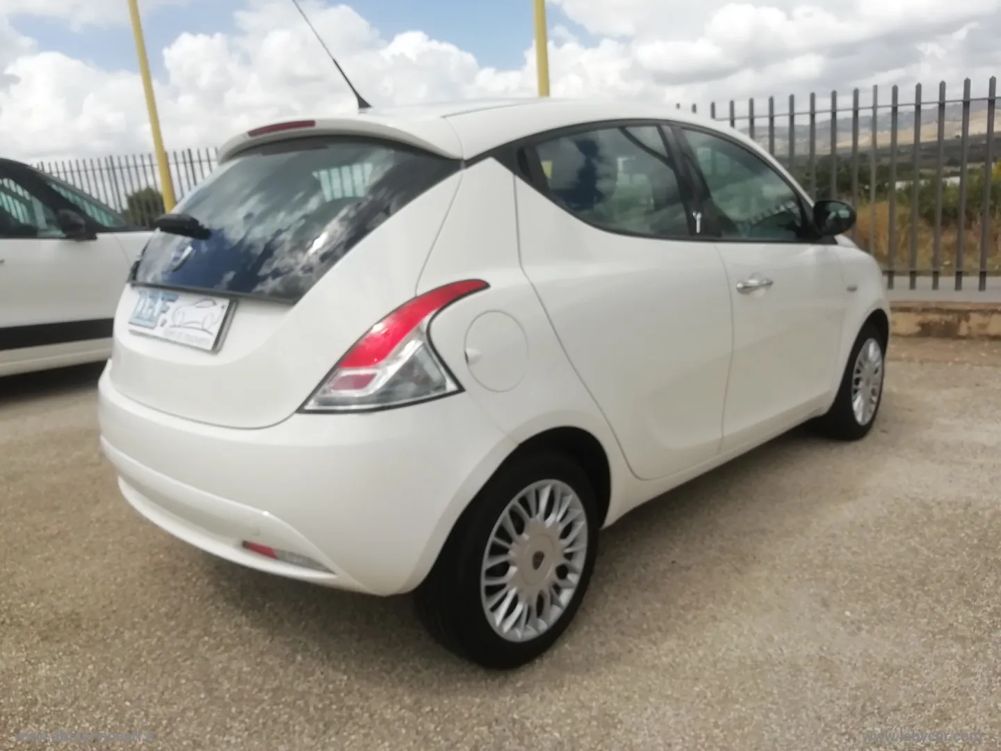 Lancia Ypsilon Ypsilon 1.3 MJT 95 CV 5p. S&S Gold - Foto 3