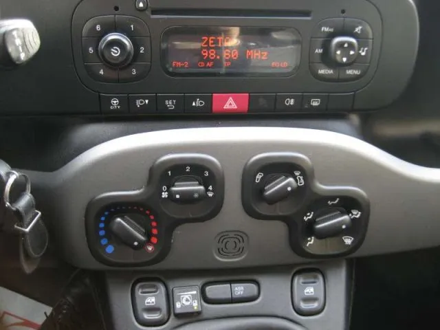 Fiat New Panda 1.2 PANDAZZURRI GPL - Foto 9