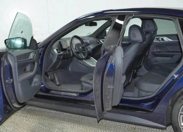 Bmw i4 - dettaglio 8