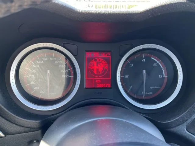 Alfa romeo 159 - dettaglio 200
