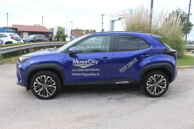 Toyota Yaris Cross 1.5 Hybrid 130 CV 5p. E-CVT FWD-i Lounge - Foto 3