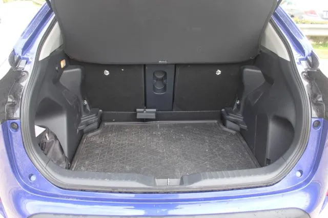 Toyota Yaris Cross 1.5 Hybrid 130 CV 5p. E-CVT FWD-i Lounge - Foto 6