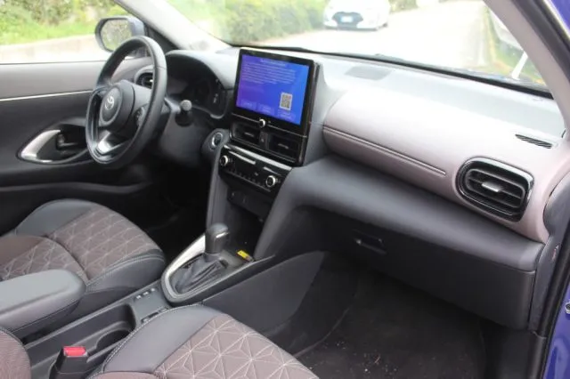 Toyota Yaris Cross 1.5 Hybrid 130 CV 5p. E-CVT FWD-i Lounge - Foto 9