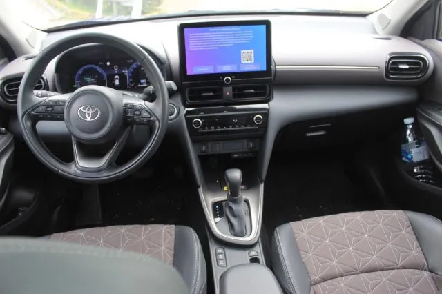 Toyota Yaris Cross 1.5 Hybrid 130 CV 5p. E-CVT FWD-i Lounge - Foto 13