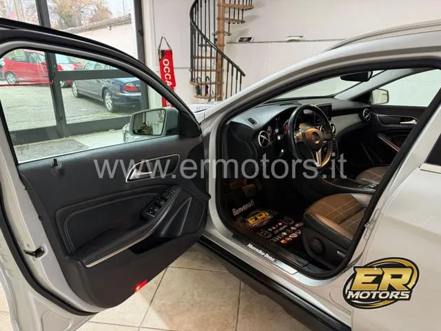 Mercedes-Benz GLA 220 CDI 4Matic Sport 170cv AUTO 19