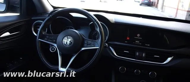 Alfa romeo stelvio - dettaglio 832