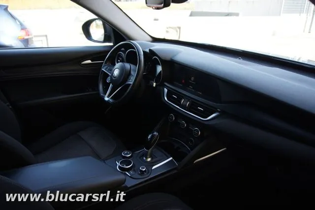 Alfa romeo stelvio - dettaglio 947