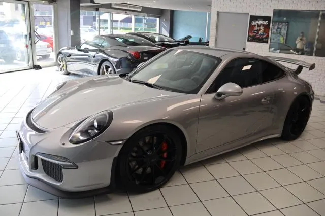 Porsche 911 3.8 GT3 - Foto 9