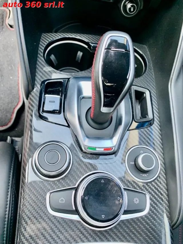 Alfa Romeo Giulia Giulia 2.9 T V6 AT8 Quadrifoglio - Foto 10