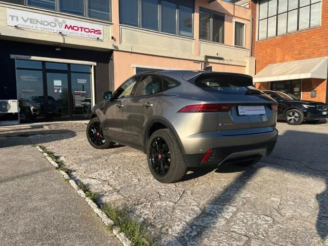 Jaguar E-Pace 2.0D 150 CV - Foto 8