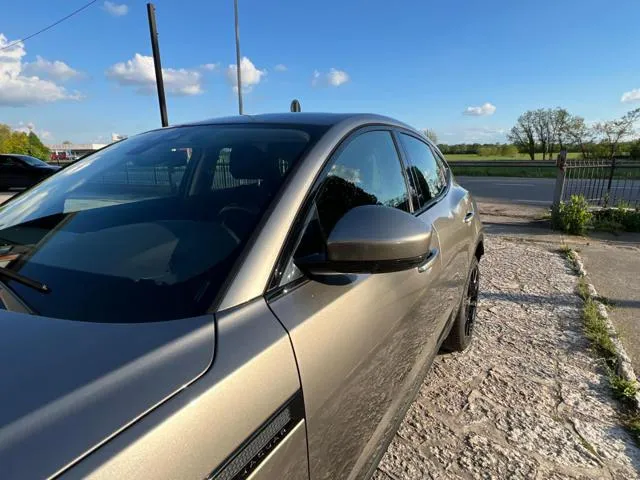 Jaguar E-Pace 2.0D 150 CV - Foto 13