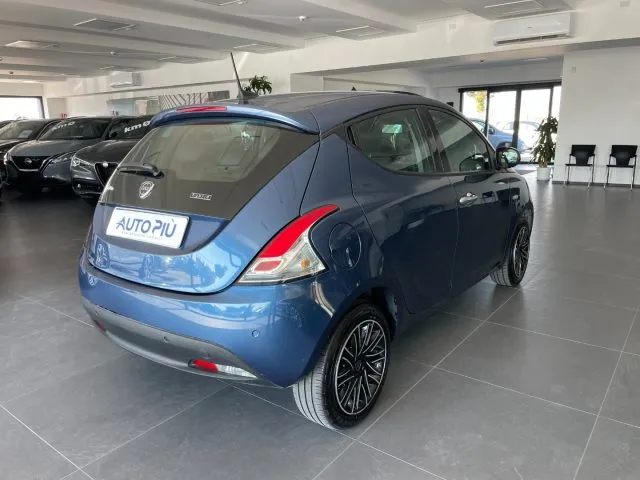 Lancia Ypsilon 1.0 Hybrid 69 CV Gold - Foto 5