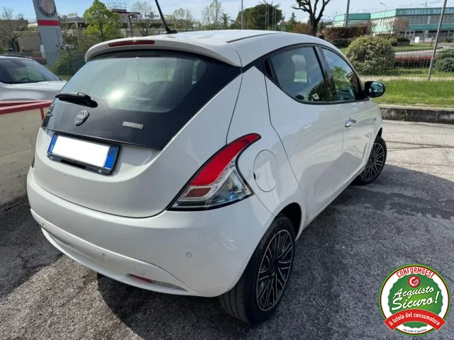 Lancia Ypsilon 1.0 FireFly 5 porte S&S Hybrid Ecochic Gold - Foto 3