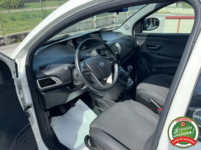 Lancia Ypsilon 1.0 FireFly 5 porte S&S Hybrid Ecochic Gold - Foto 7