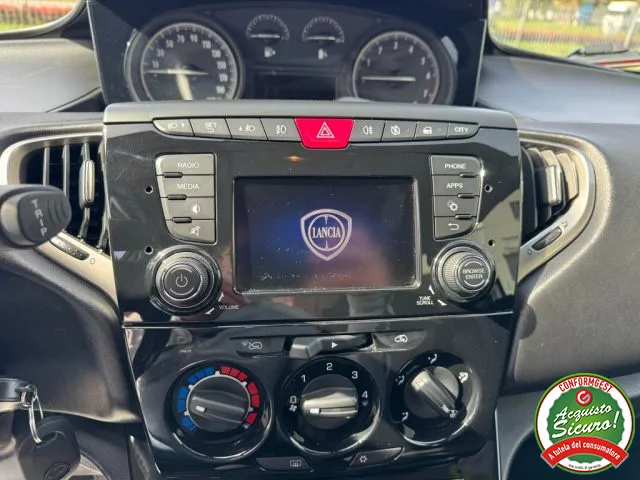 Lancia Ypsilon 1.0 FireFly 5 porte S&S Hybrid Ecochic Gold - Foto 9