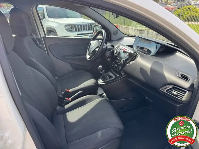 Lancia Ypsilon 1.0 FireFly 5 porte S&S Hybrid Ecochic Gold - Foto 13