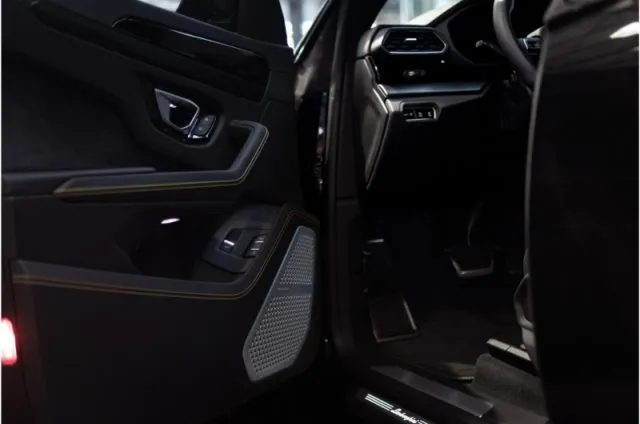 Lamborghini urus - dettaglio 84