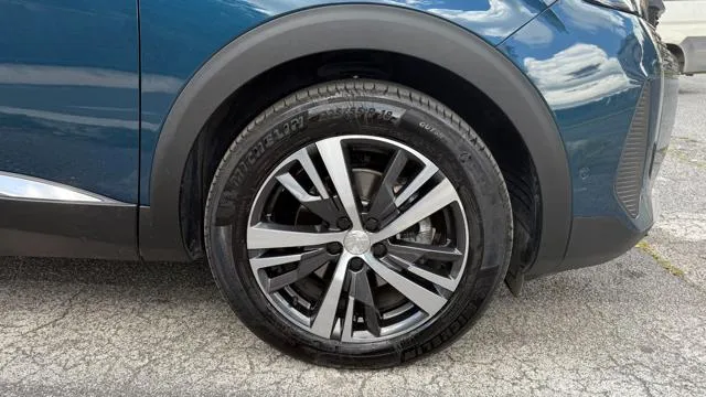 Peugeot 3008 HYBRID 136CV e-DCS6 ALLURE*FULL LED*CARPLAY*C.L.18 - Foto 4