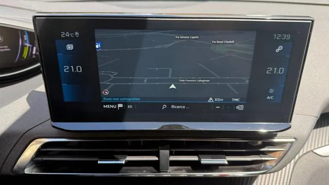 Peugeot 3008 HYBRID 136CV e-DCS6 ALLURE*FULL LED*CARPLAY*C.L.18 - Foto 8
