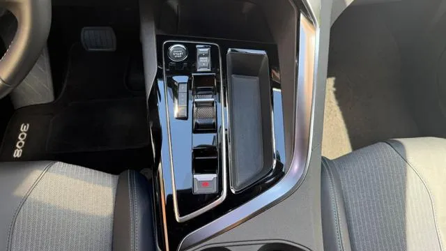 Peugeot 3008 HYBRID 136CV e-DCS6 ALLURE*FULL LED*CARPLAY*C.L.18 - Foto 11