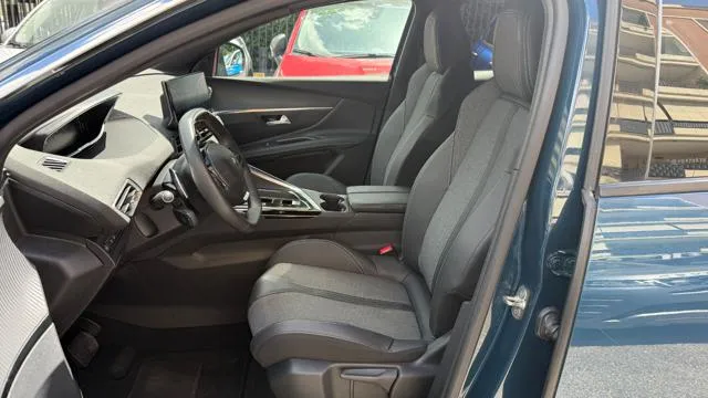 Peugeot 3008 HYBRID 136CV e-DCS6 ALLURE*FULL LED*CARPLAY*C.L.18 - Foto 12