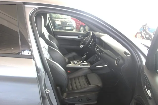 Alfa Romeo Stelvio Stelvio 2.2 T.diesel 210CV AT8 Q4 Veloce - Foto 8