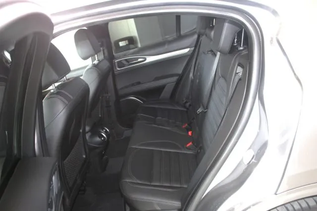 Alfa Romeo Stelvio Stelvio 2.2 T.diesel 210CV AT8 Q4 Veloce - Foto 9