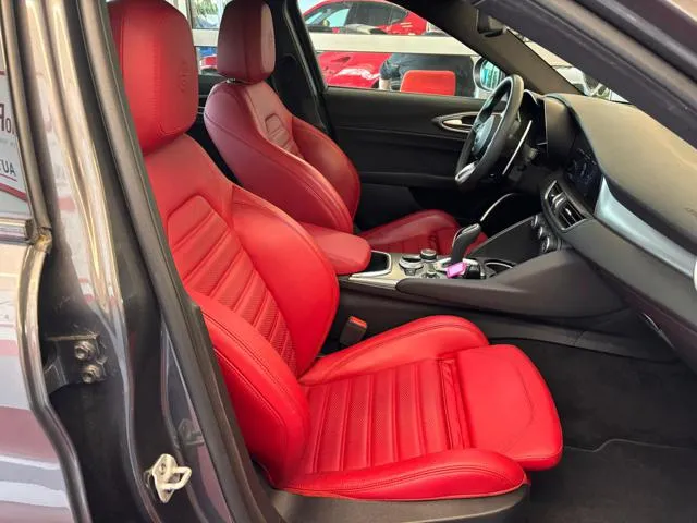 Alfa Romeo Giulia Giulia 2.2 TD 210 CV AT8 AWD Q4 Veloce - Foto 9