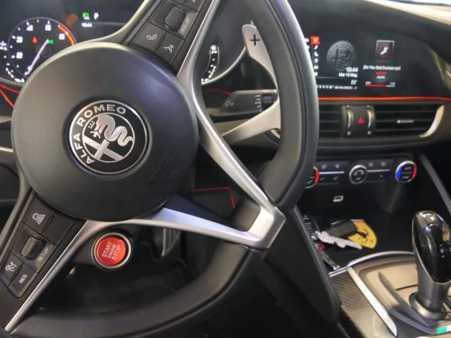 Alfa Romeo Giulia 2.0 Turbo 280 CV AT8 AWD Q4 Veloce Ti - Foto 13