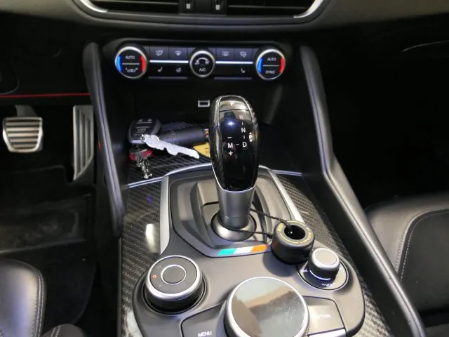 Alfa Romeo Giulia 2.0 Turbo 280 CV AT8 AWD Q4 Veloce Ti - Foto 14