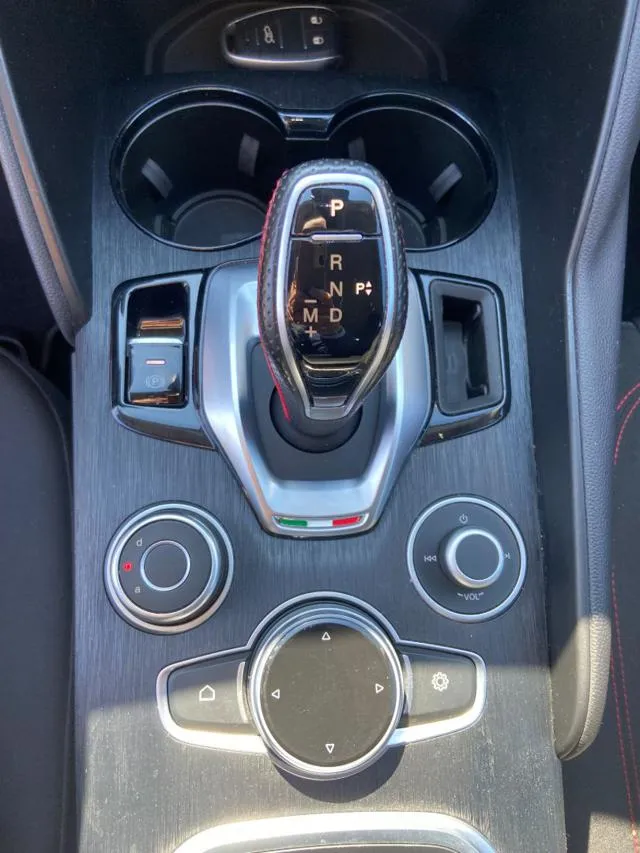 Alfa romeo giulia - dettaglio 14