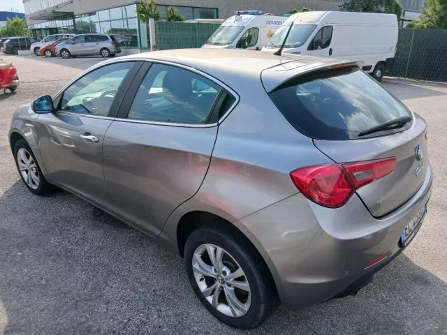 Alfa Romeo Giulietta Giulietta 1.6 JTDm-2 105 CV Distinctive - Foto 4