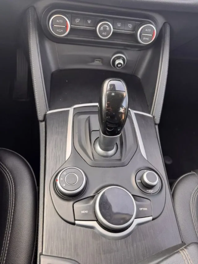 Alfa Romeo Stelvio Stelvio 2.2 T.diesel 180 CV AT8 Q4 Exec. - Foto 9