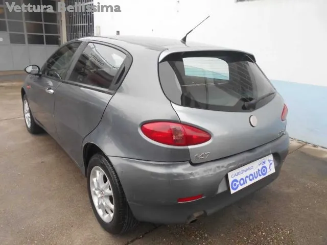 Alfa romeo 147 - dettaglio 5