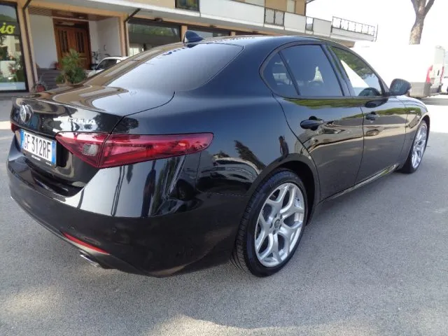 Alfa Romeo Giulia 2.2 Turbodiesel 190 CV AT8 SUPER PELLE - Foto 3