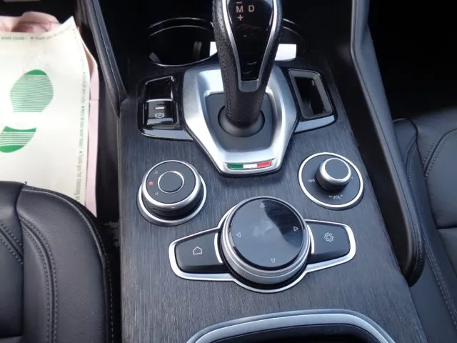 Alfa Romeo Giulia 2.2 Turbodiesel 190 CV AT8 SUPER PELLE - Foto 8