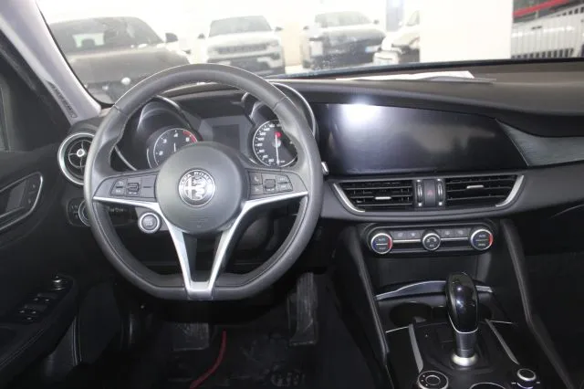 Alfa romeo giulia - dettaglio 11
