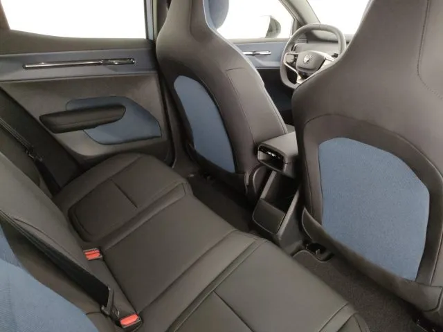 Volvo EX30 Single Motor Extended Range Plus - KM0 - Foto 10