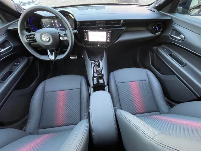 Alfa Romeo Junior 1.2 145 CV Hybrid eDCT6 Speciale #Sedili.Elettrici - Foto 7