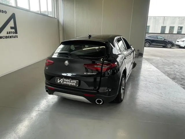 Alfa Romeo Stelvio Stelvio 2.2 T.diesel 210 CV AT8 Q4 Exec. - Foto 7