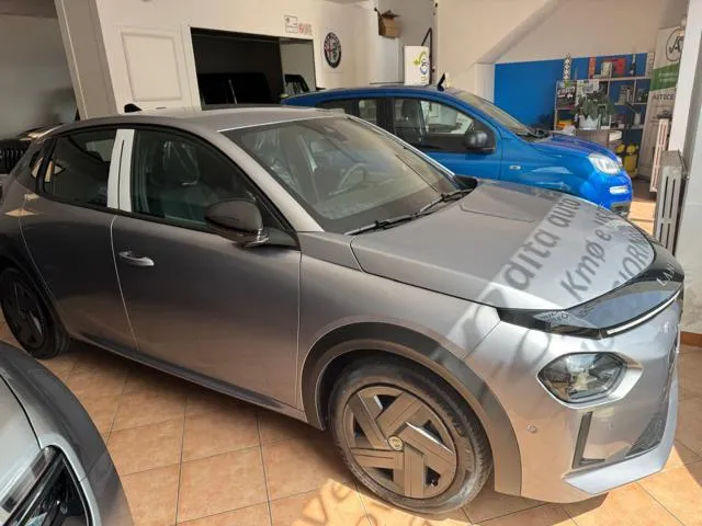 Lancia Ypsilon Hybrid e-DCT - Foto 2