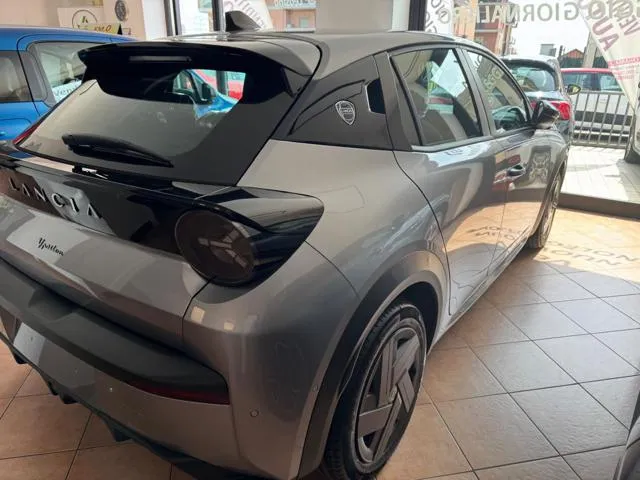 Lancia Ypsilon Hybrid e-DCT - Foto 4