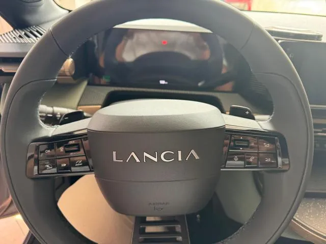 Lancia Ypsilon Hybrid e-DCT - Foto 9