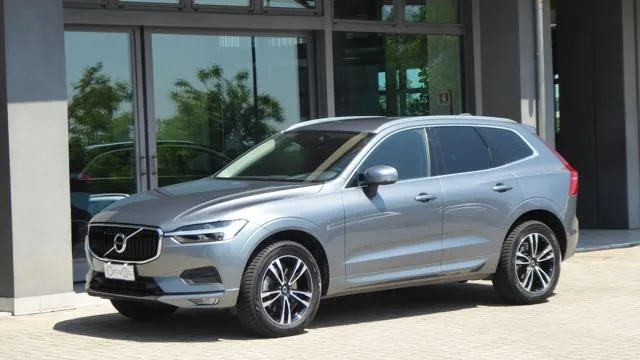 Volvo XC60 B4 (d) AWD Geartronic Momentum - Foto 1